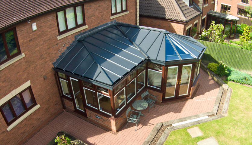 Rosewood P-Shaped conservatory with a Livinroof