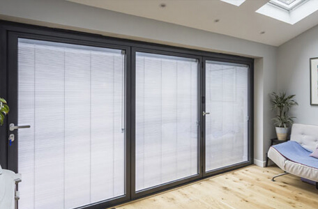 Pleated integral blinds for sliding doors